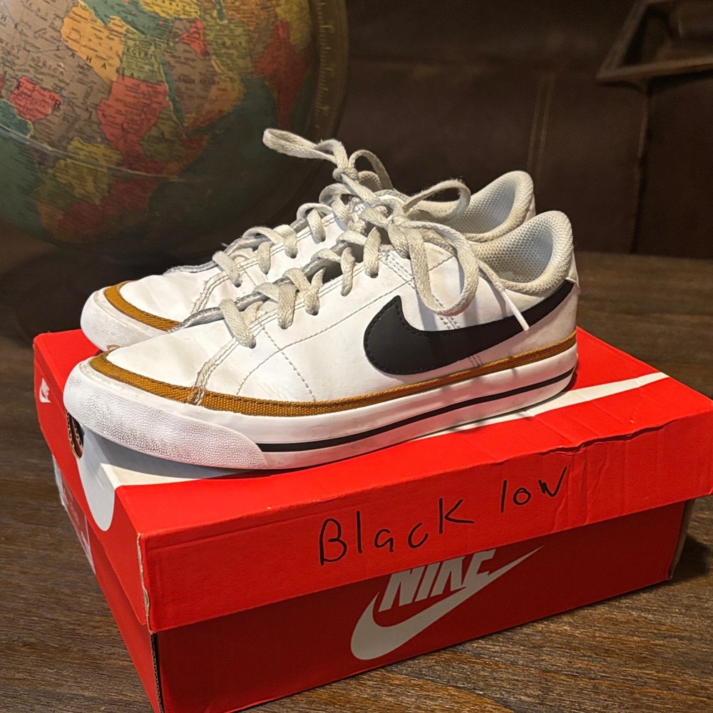 Nike Court Legacy Sneakers